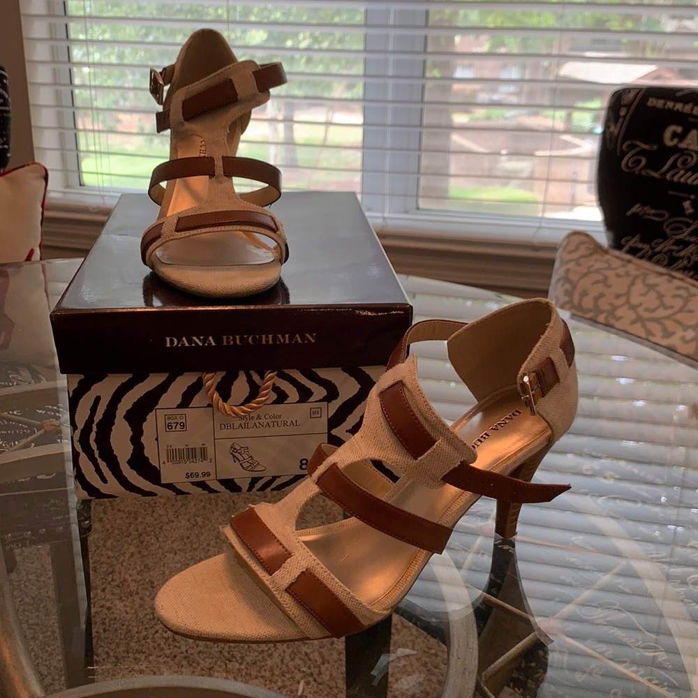 Dana Buchman taupe linen and cognac 3inch  heels.